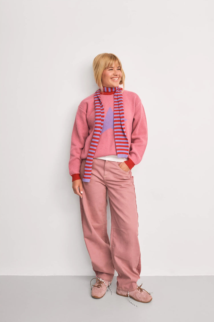 [pl][Modelka ma 168 cm i nosi rozmiar S] [en][The model is 168 cm and wears size S] [de][Das Model ist 168 cm groß und trägt Größe S]  sweter damski wool blend star pink różowy gwiazda
