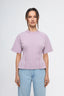 [pl][Modelka ma 174 cm wzrostu i nosi rozmiar S] [en][The model is 174 cm tall and wears size S] [de][Das Model ist 174 cm groß und trägt Größe S]  t-shirt taliowany w paski damski outfit wiosna fioletowa bluzka