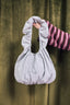 bawełniana torebka scrunchie storm grey outfit 