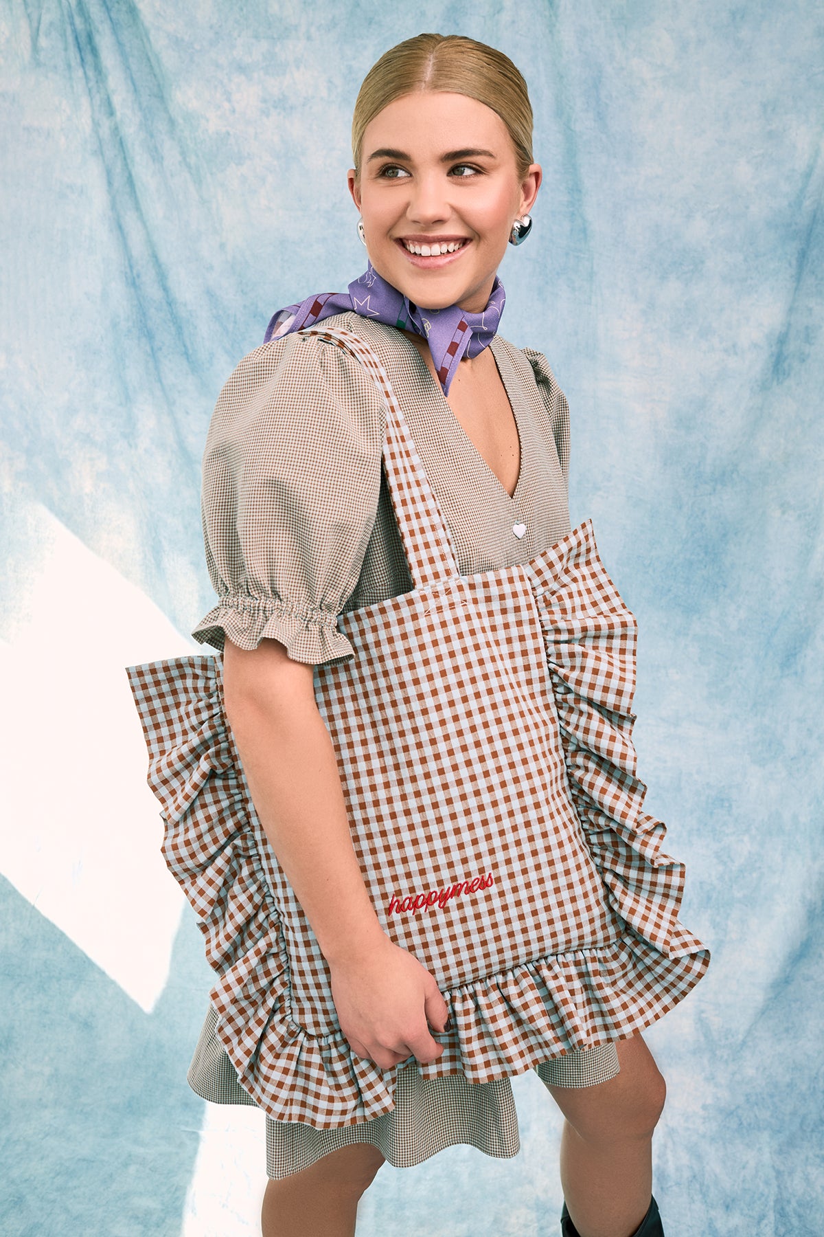 torba w kratę z falbanką foggy brown torebka bag vichy frilled sukienka zestaw modelka