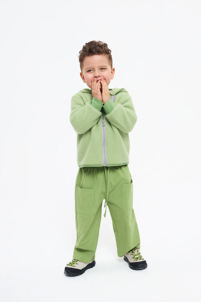 [pl][Model ma 4 lata i nosi rozmiar 3-4 lata] [en][The model is 4 years old and wears a size 3–4 years] [de][Das Model ist 4 Jahre alt und trägt die Größe 3–4 Jahre] dziecięca wełniana kurtka merino zielona całoroczna z kapturem
wool jacket green pea jacke