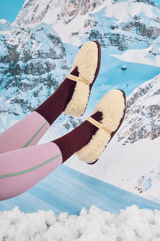 wełniane kapcie damskie merino z gumką masełkowe butter yellow woolen slippers stylizacja leginsy termoaktywne