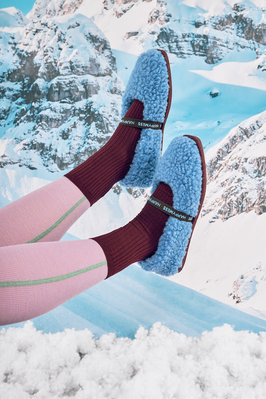wełniane kapcie damskie merino z gumką woolen slippers niebieskie ice blue stylizacja