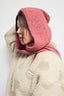 wełniany kaptur z szalikiem różowy dusty rose wool hood with scarf kobieta modelka outfit kurtka wełniana bomberka polka dots 