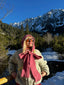 wełniany kaptur z szalikiem różowy dusty rose wool hood with scarf  modelka kurtka polka dots bomberka outfit góry