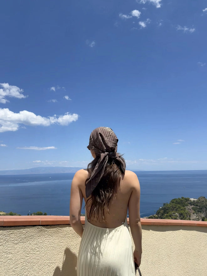 wielofunkcyjna bandana wiskoza 80x80 nadruk brązowa ocean picnic wakacje outfit wiązana na głowie 